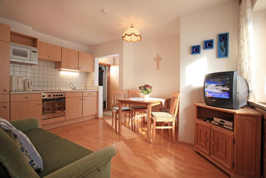Apartamento Gugghof Hopfgarten im Brixental Habitación foto